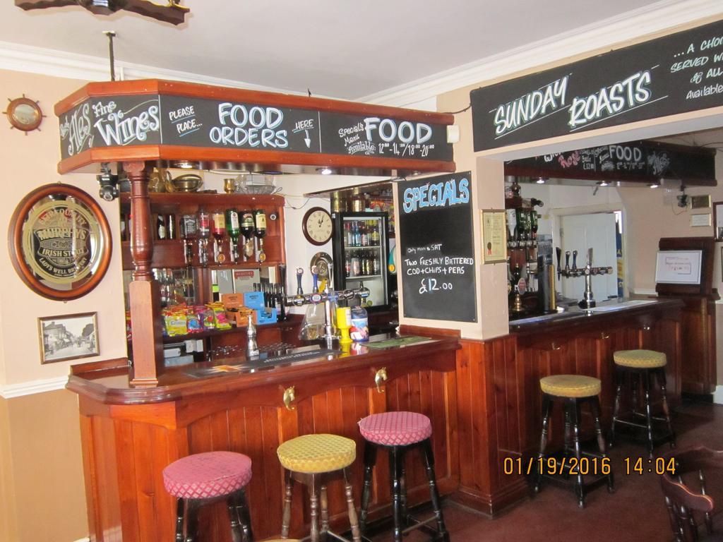 Queen Mary Inn 풀 외부 사진