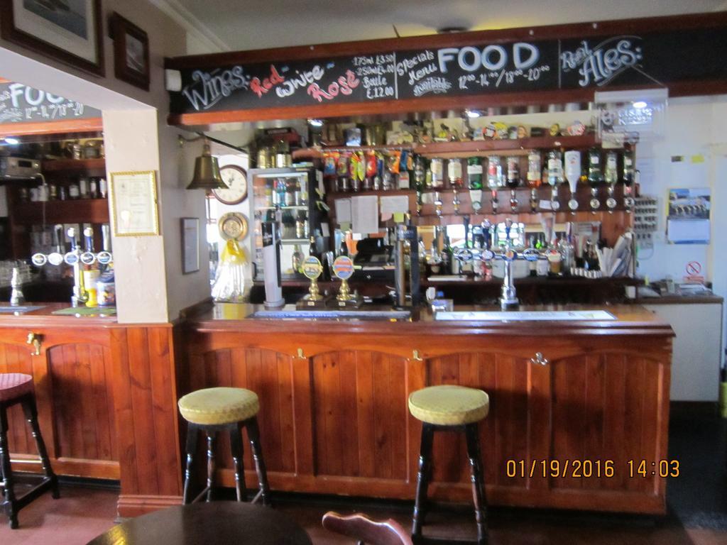 Queen Mary Inn 풀 외부 사진
